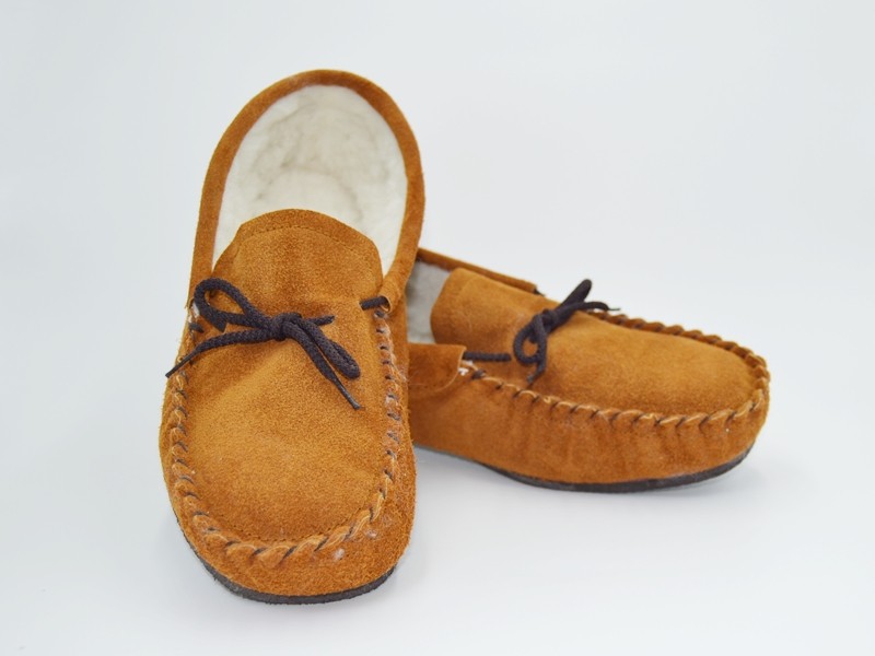 Babucha mocasín de serraje forrado y con suela mujer