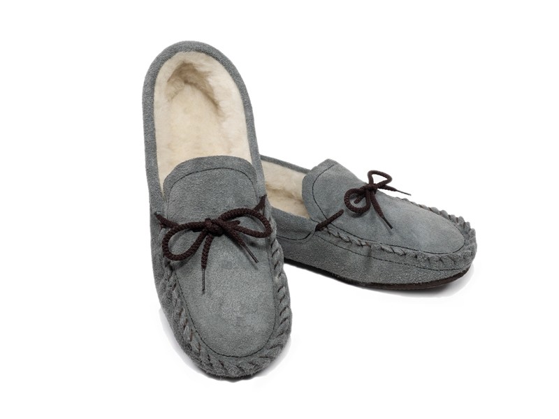 Babucha mocasín de serraje forrado y con suela para hombre